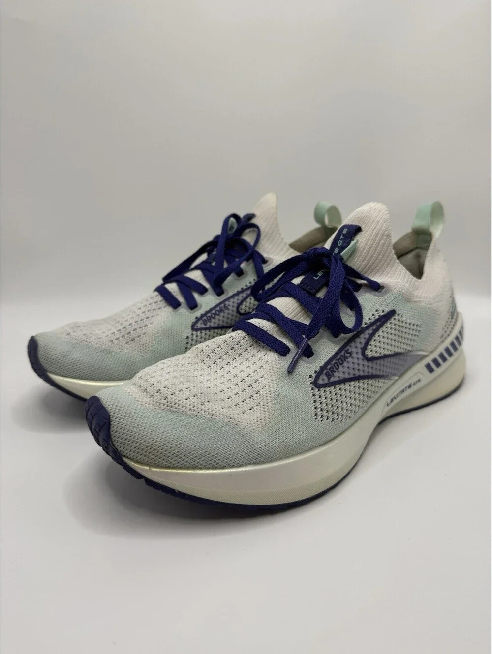 Brooks Women's Levitate SF GTS 5 1203601B127 White Running Shoes Sneakers Sz 7